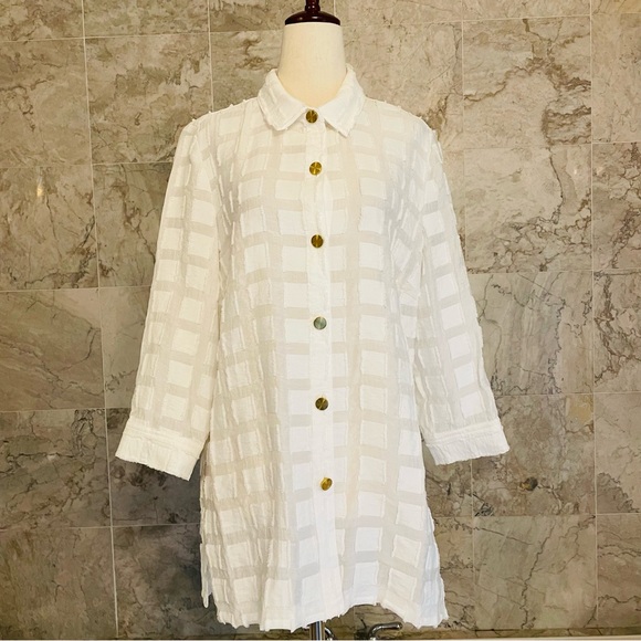 Chico’s Travelers Geometric Button Up Shirt - Picture 2 of 9